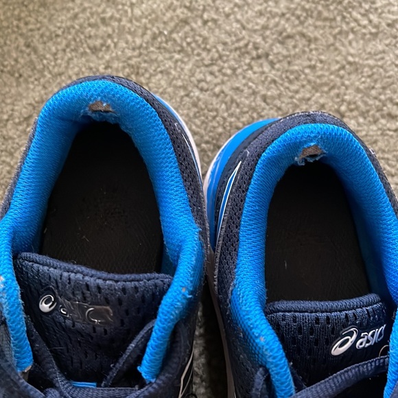 Youth ASICS SIZE 5.5 - Picture 4 of 4